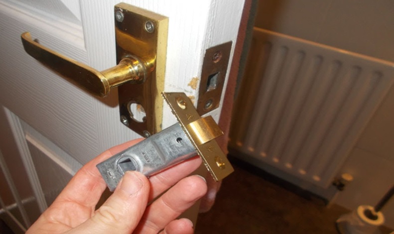 How to Replace My Room’s Door Lock